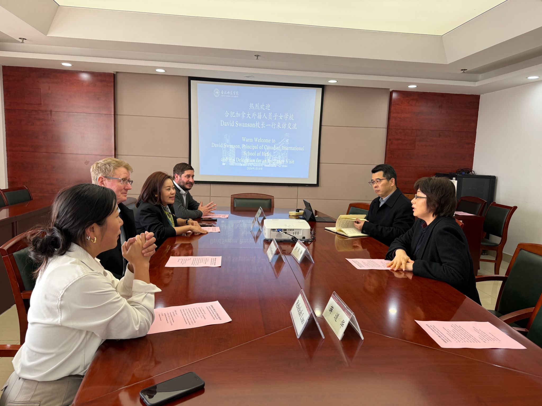合肥加拿大外籍人员子女学校校长一行来访交流