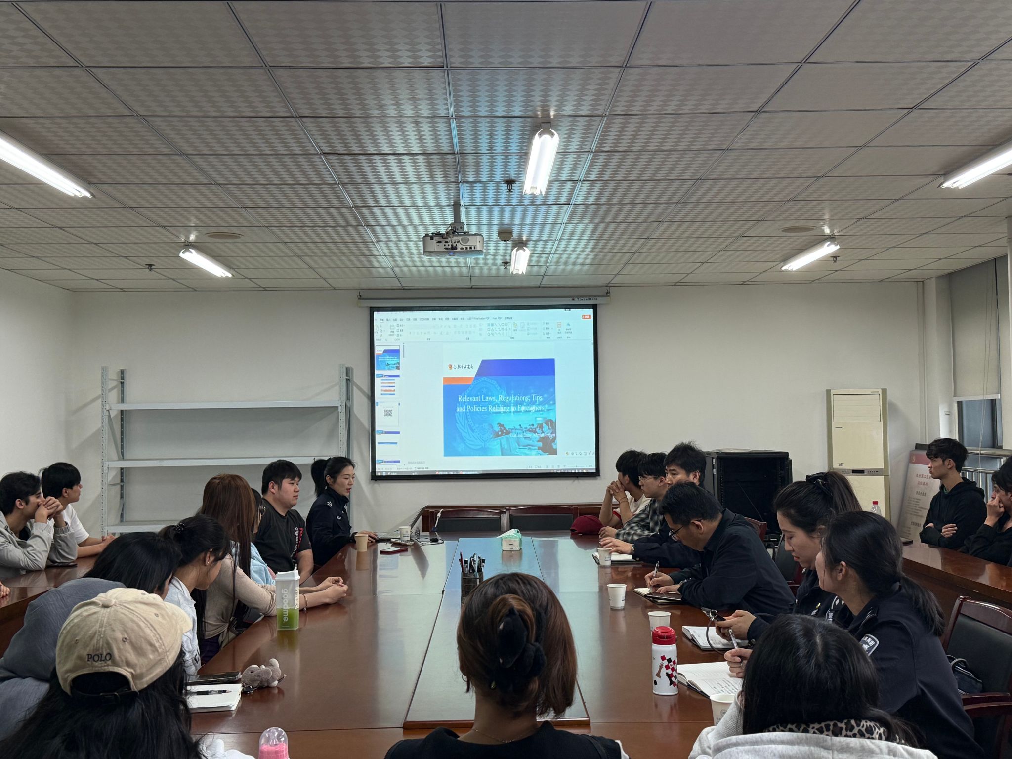合肥市公安局出入境管理支队、锦绣派出所来校开展外籍人员政策宣讲